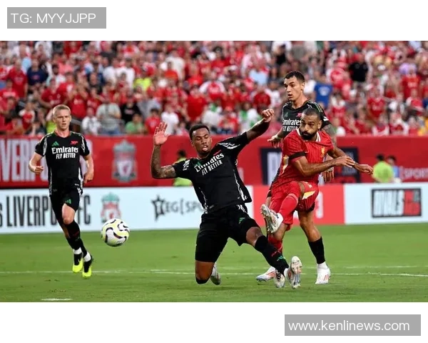 美国足球明星意外去世引发全球哀悼追忆其辉煌职业生涯与人道精神 美国足球明星意外去世引发全球哀悼追忆其辉煌职业生涯与人道精神