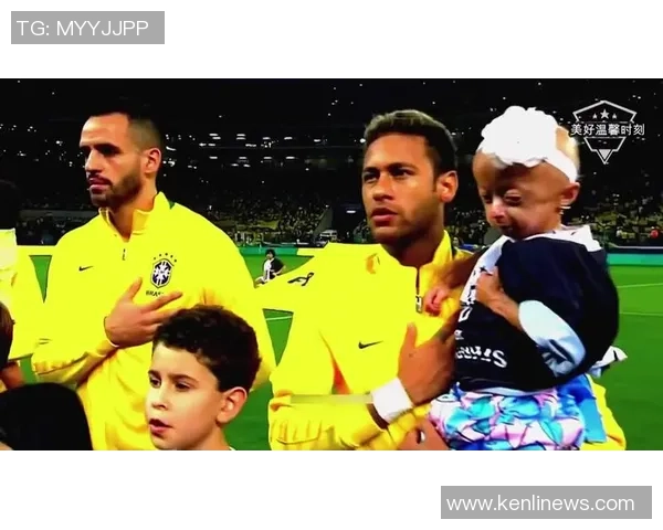 足球明星温馨时刻抱小孩视频展现亲子情深与运动员柔情一面