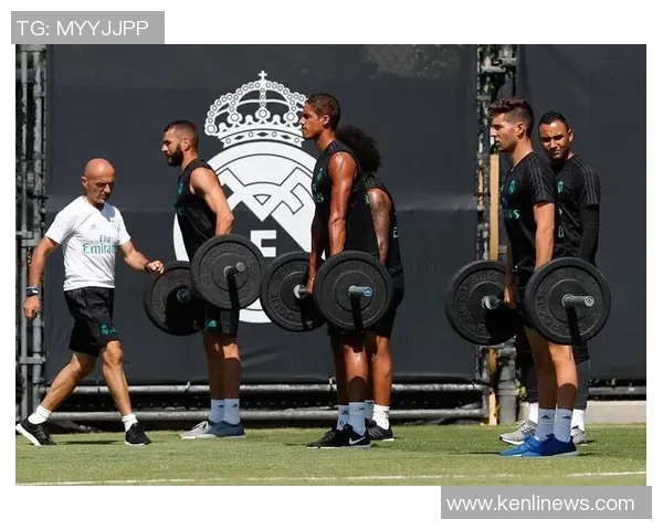 足球明星肌肉男的训练秘诀与饮食计划揭秘让你也能拥有完美身材