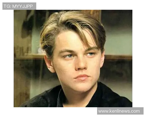 足球明星魅力四射西装搭配展现时尚与风采的完美结合