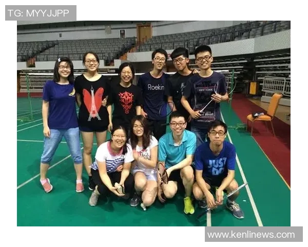 南京羽毛球队与成都羽毛球队赛后复盘分析力量对比及战术探讨